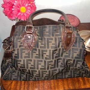 *Authentic* FENDI Logo Handbag